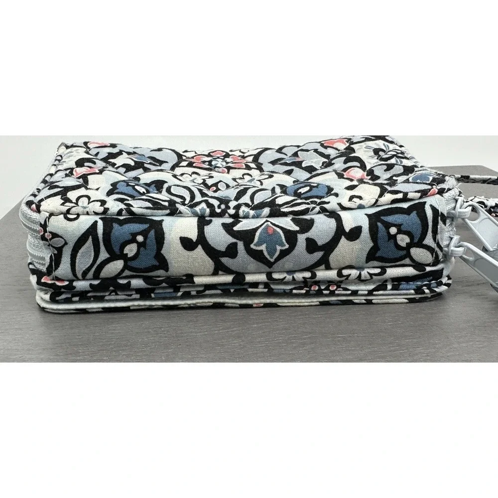 Vera Bradley Crossbody Wristlet Wallet Lisbon Medallion Quilted Crossbody Purse - Picture 7 of 12